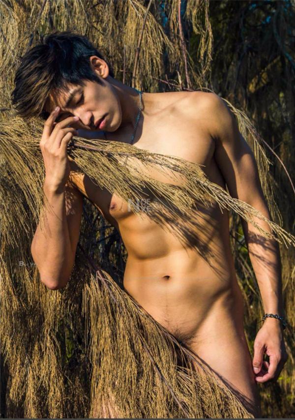 Whoseman-4-明星教練男丁格爾-芬達-全裸非全見寫真書